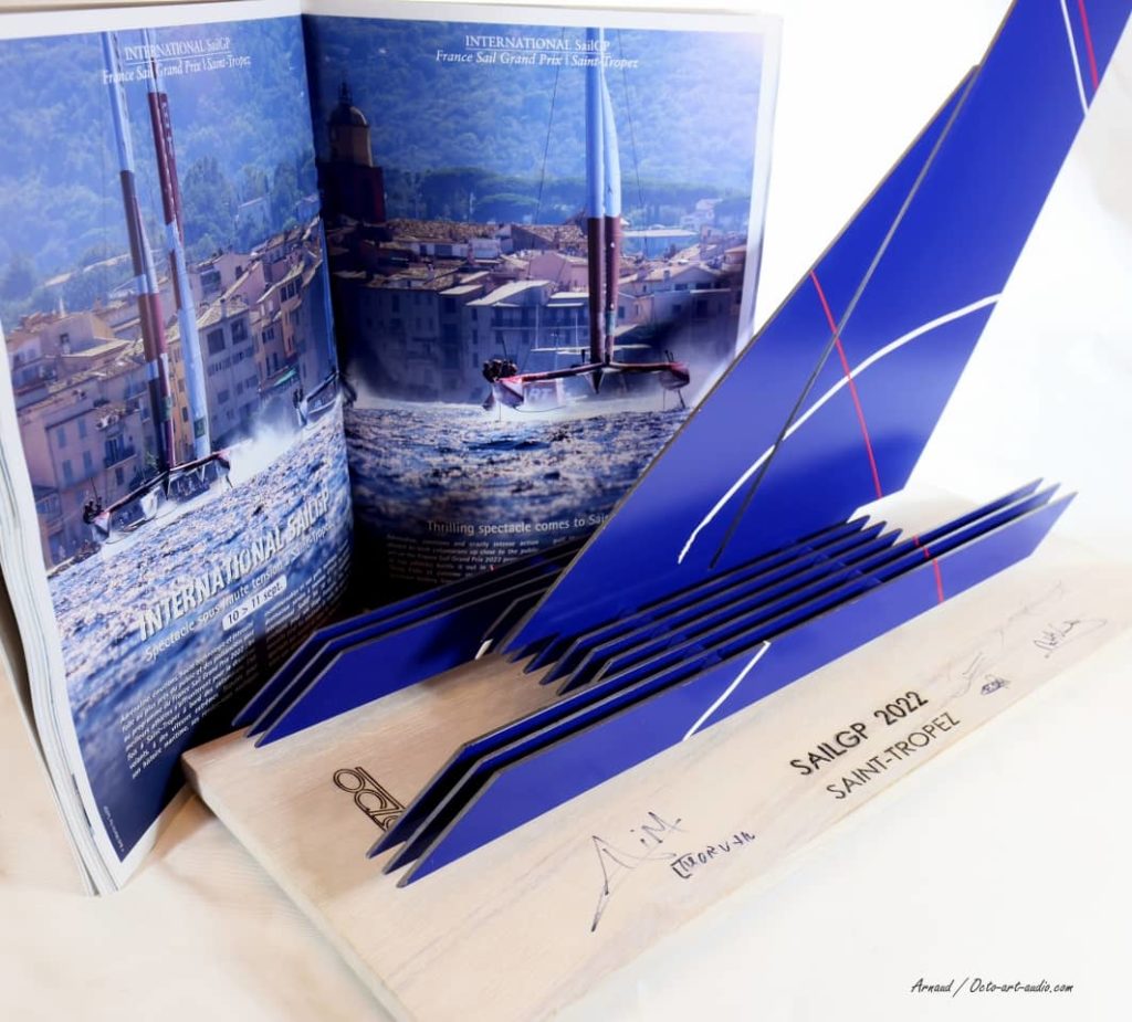 Trophée sculpture OCTO 500s F50 édition spéciale FRANCE  SailGP Saint-Tropez signée par l'équipe de SAILGP France