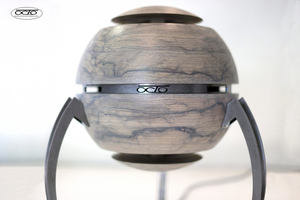 Enceinte sculpture artisanale OCTO 540 en ébénisterie de bois noble, haut-parleur haute-fidélité haut de gamme par Octo Art Audio.