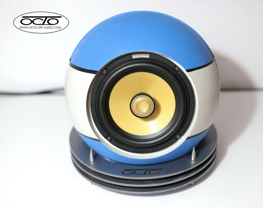 Enceinte acoustique sphérique haut de gamme Octo 300 Édition Racing vue de face.