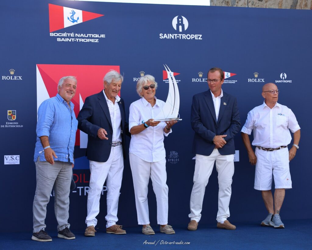 Remise du Trophée de la Ville de Saint-Tropez au voilier Lisa R de Giovanni Di Vincenzo lors des Voiles de Saint-Tropez