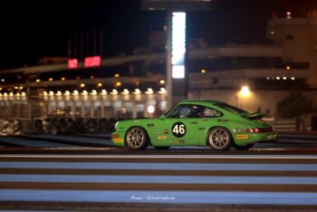 Les 2 Tours d’Horloge au Circuit Paul Ricard Porsche 911 verte de course aux 2 Tours d'Horloge sur le Circuit Paul Ricard de nuit